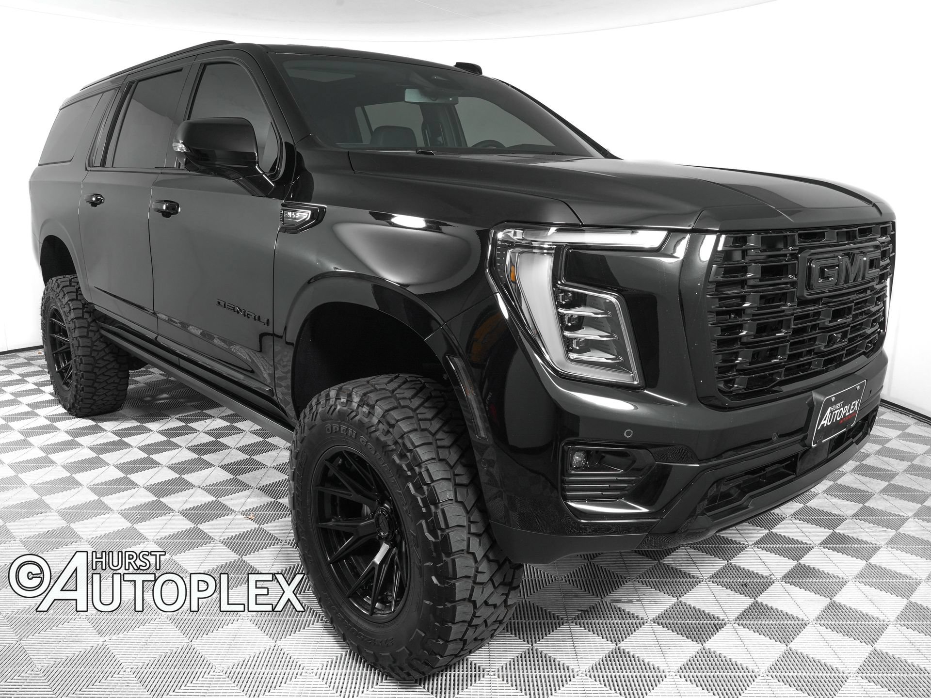 Used 2026 GMC Yukon XL Denali w/ Sun & Power Step Package AWD/4WD image 3