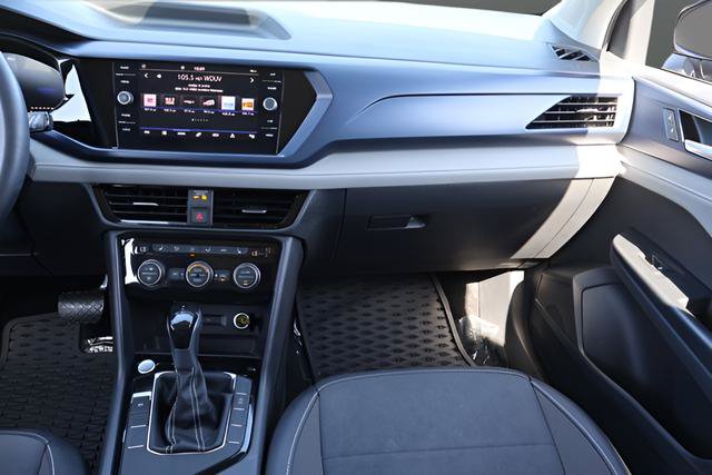 Certified 2024 Volkswagen Taos SE FWD image 17