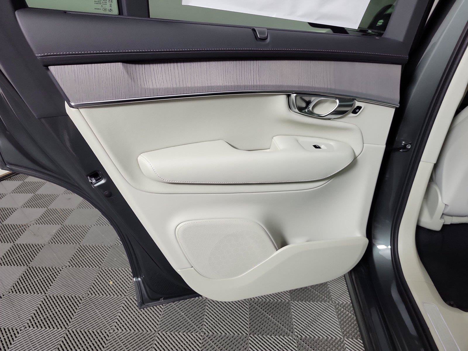 New 2027 Volvo XC90 B6 Ultra AWD/4WD image 18