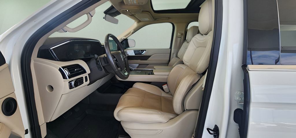 Used 2020 Lincoln Navigator Reserve w/ Luxury Package image 20