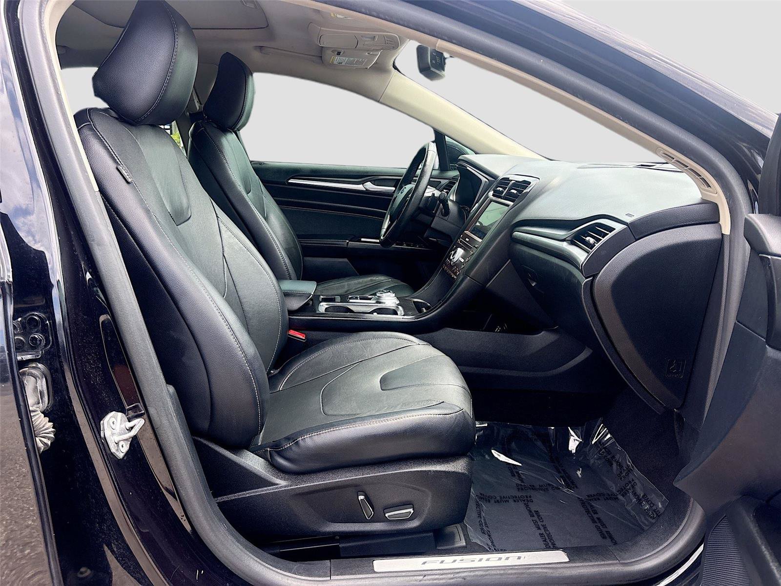 Used 2020 Ford Fusion Titanium AWD/4WD image 29