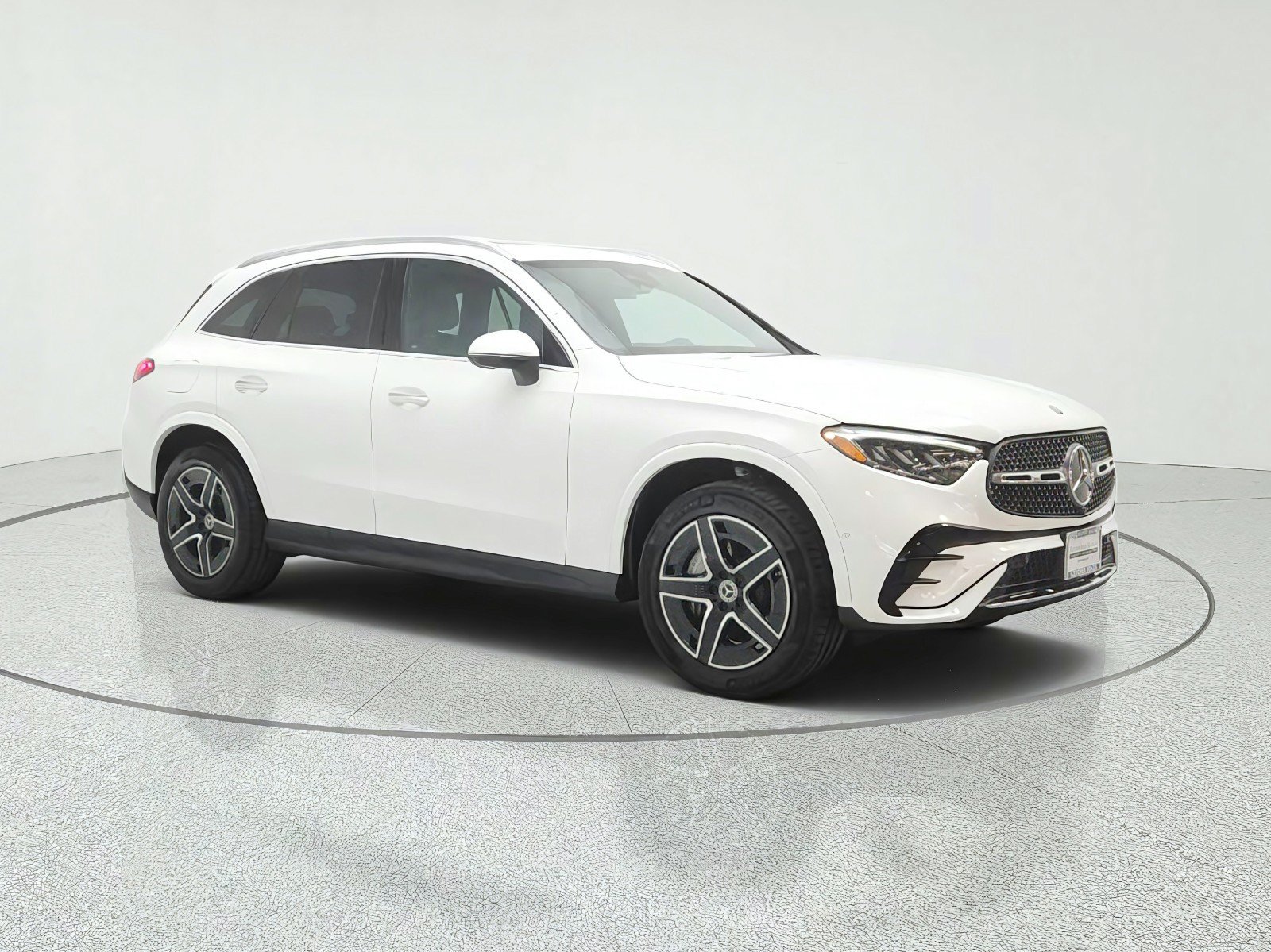 Used 2024 Mercedes-Benz GLC 300 image 3