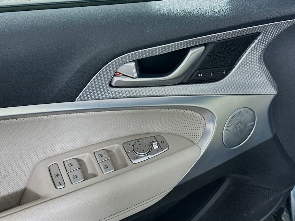 Used 2023 Genesis G70 2.0T w/ Sport Prestige Package image 25