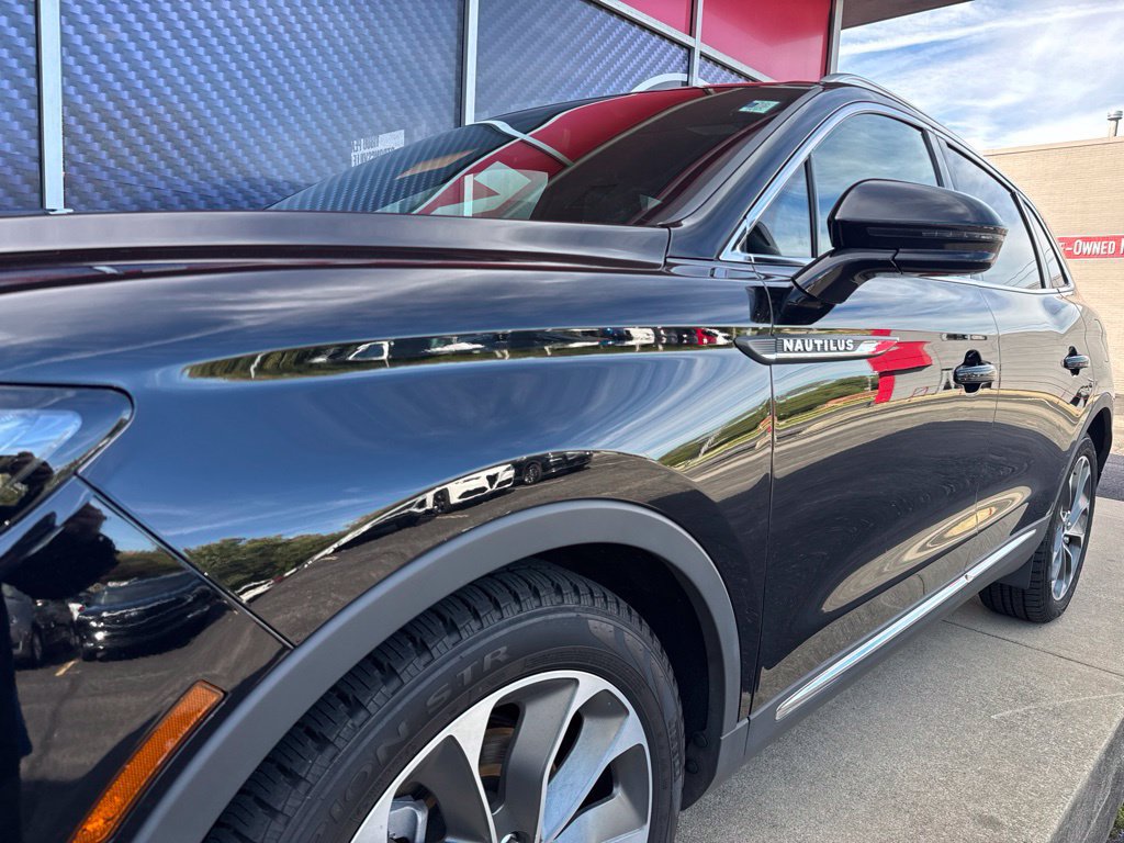 Used 2023 Lincoln Nautilus Reserve AWD/4WD image 17