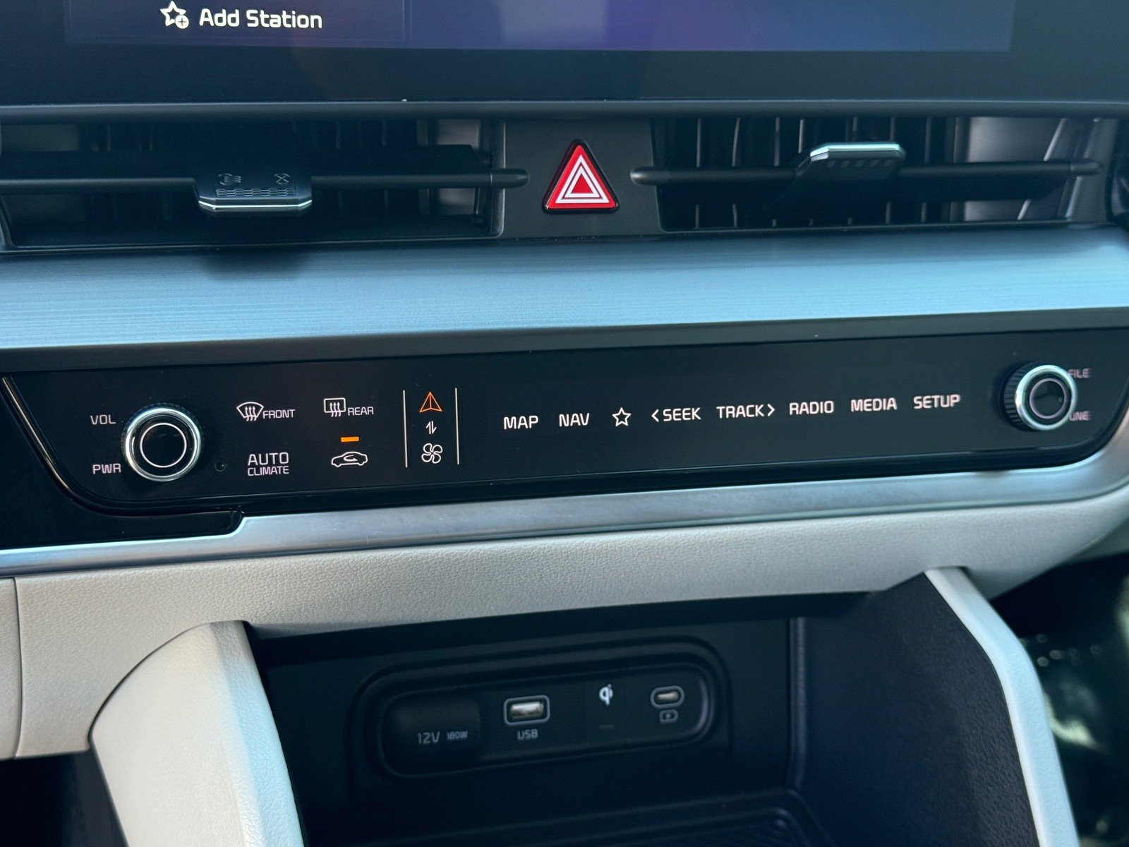 Used 2025 Kia Sportage EX image 21