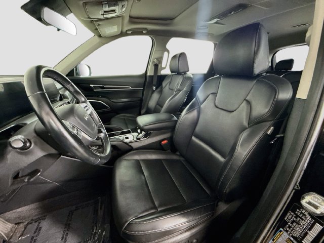 Used 2025 Kia Telluride S FWD image 21