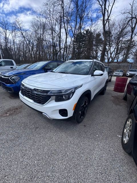 Certified 2024 Kia Seltos EX image 2