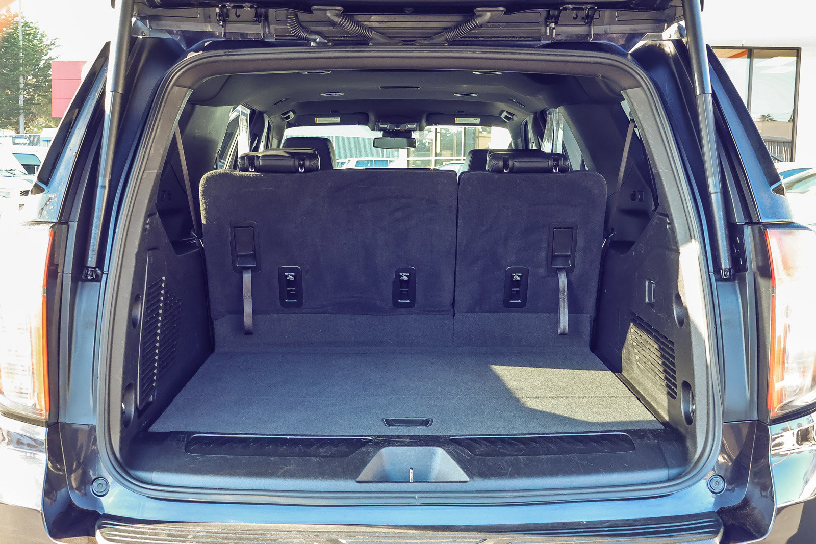 Used 2024 Chevrolet Suburban LT image 17