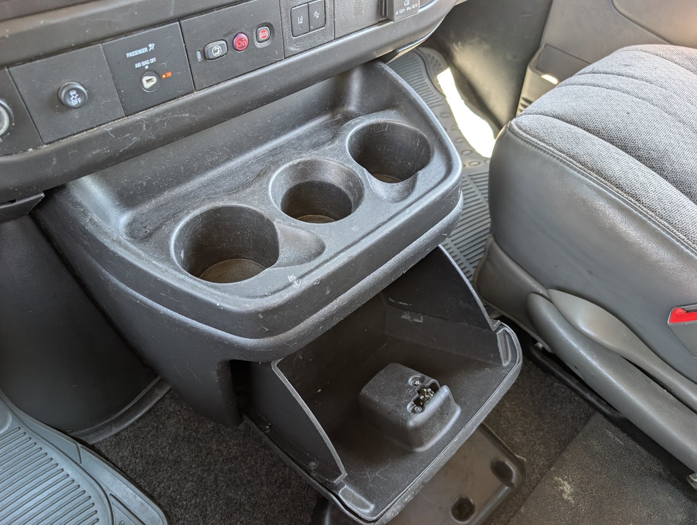 Used 2019 Chevrolet Express 2500 LT w/ LT Preferred Equipment Group RWD image 18