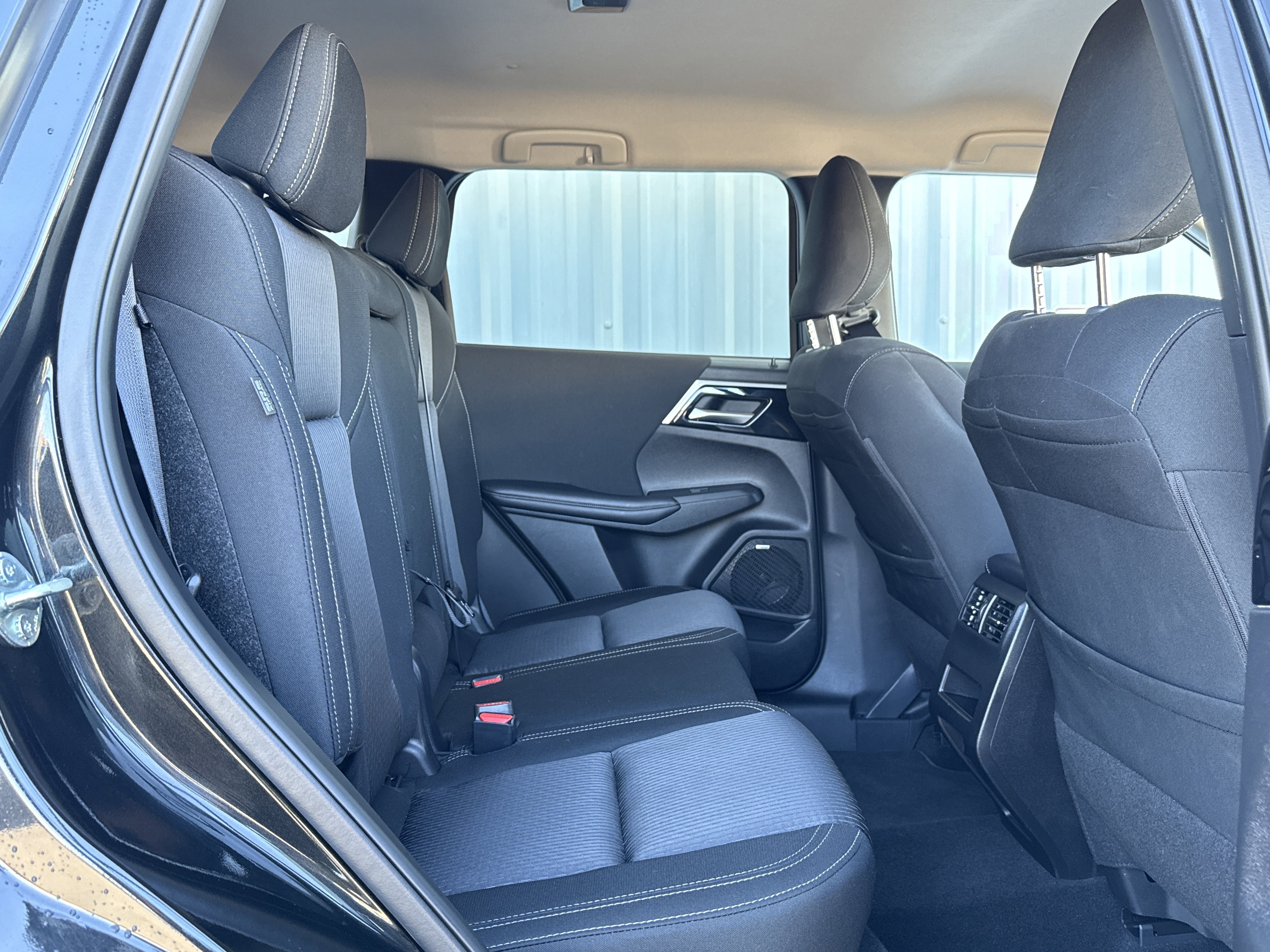 Used 2025 Mitsubishi Outlander ES image 50