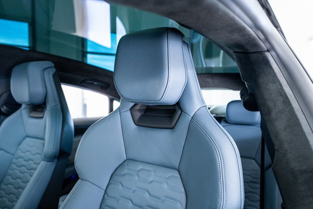Used 2024 Audi e-tron GT Prestige image 39