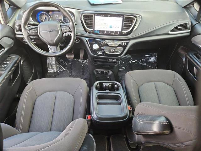 Used 2021 Chrysler Pacifica Touring FWD image 22