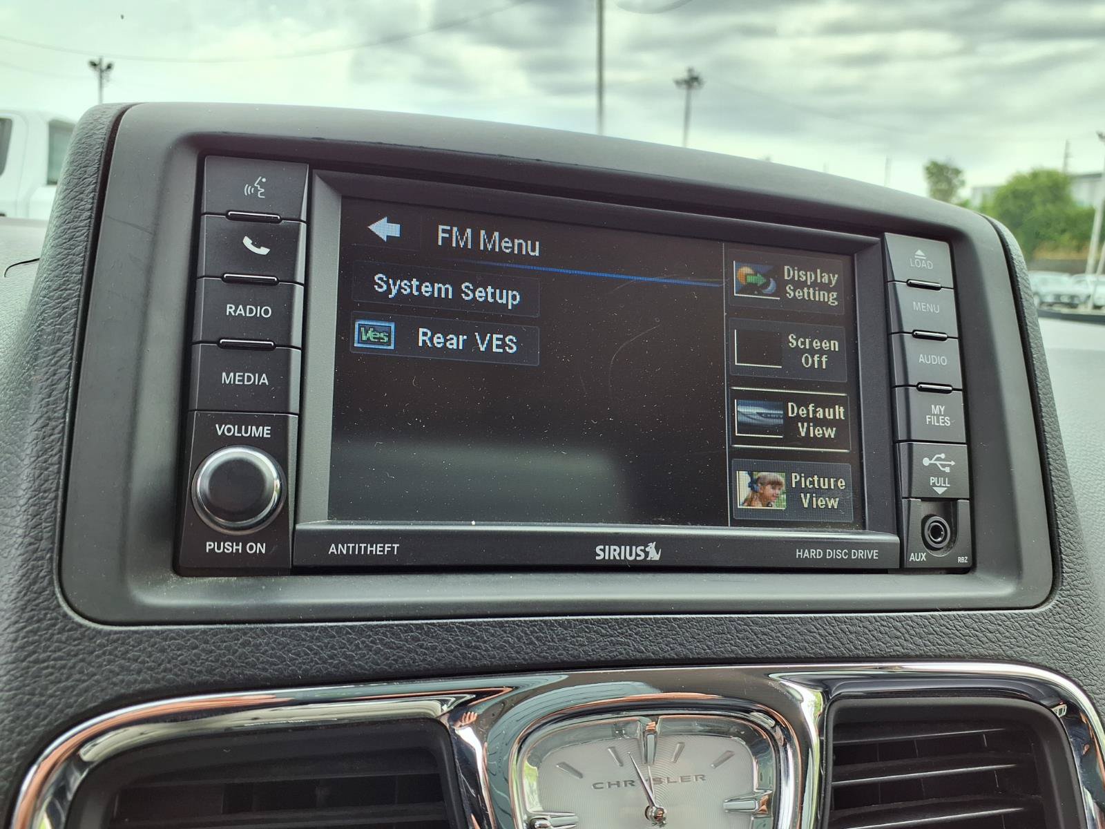 Used 2015 Chrysler Town & Country Touring-L w/ Driver Convenience Group FWD image 5