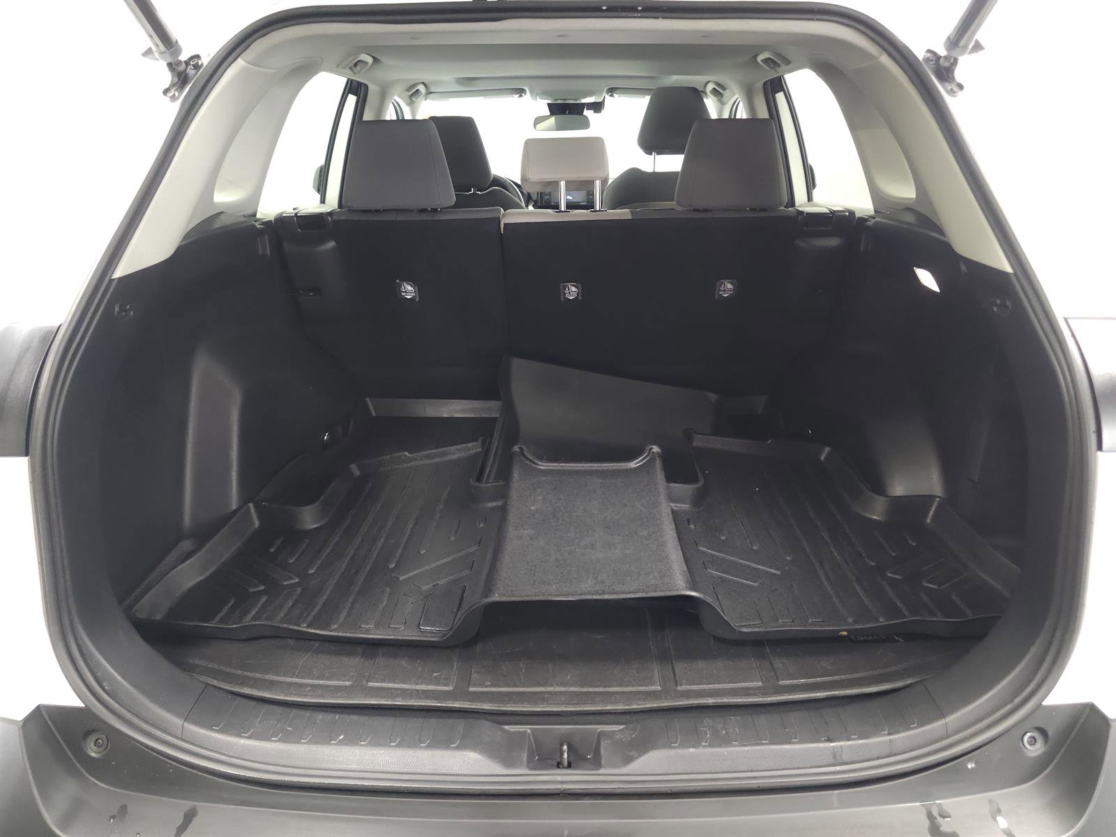Used 2022 Toyota RAV4 XLE w/ Convenience Package AWD/4WD image 11