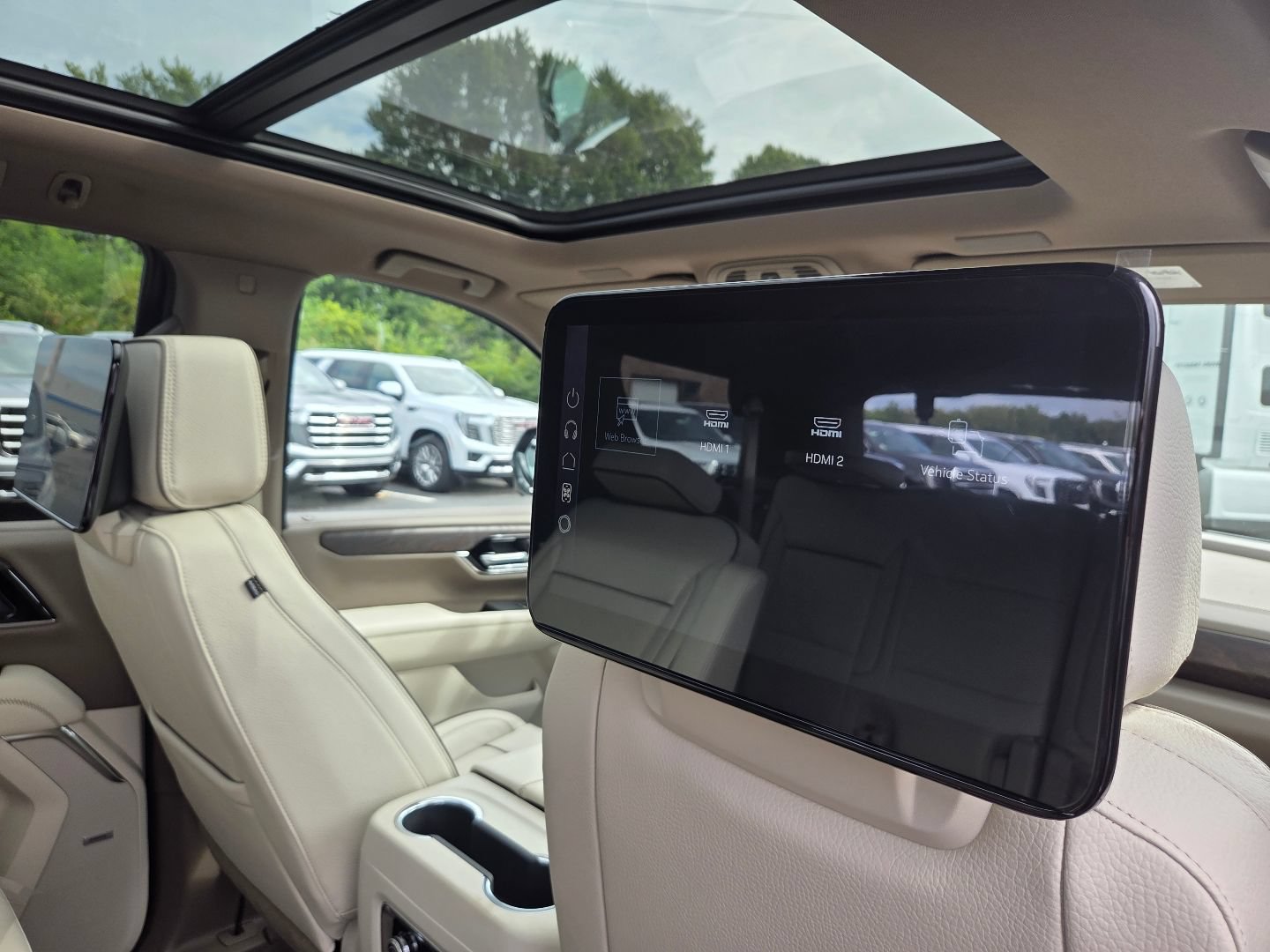 New 2026 GMC Yukon Denali w/ Denali Reserve Package AWD/4WD image 26