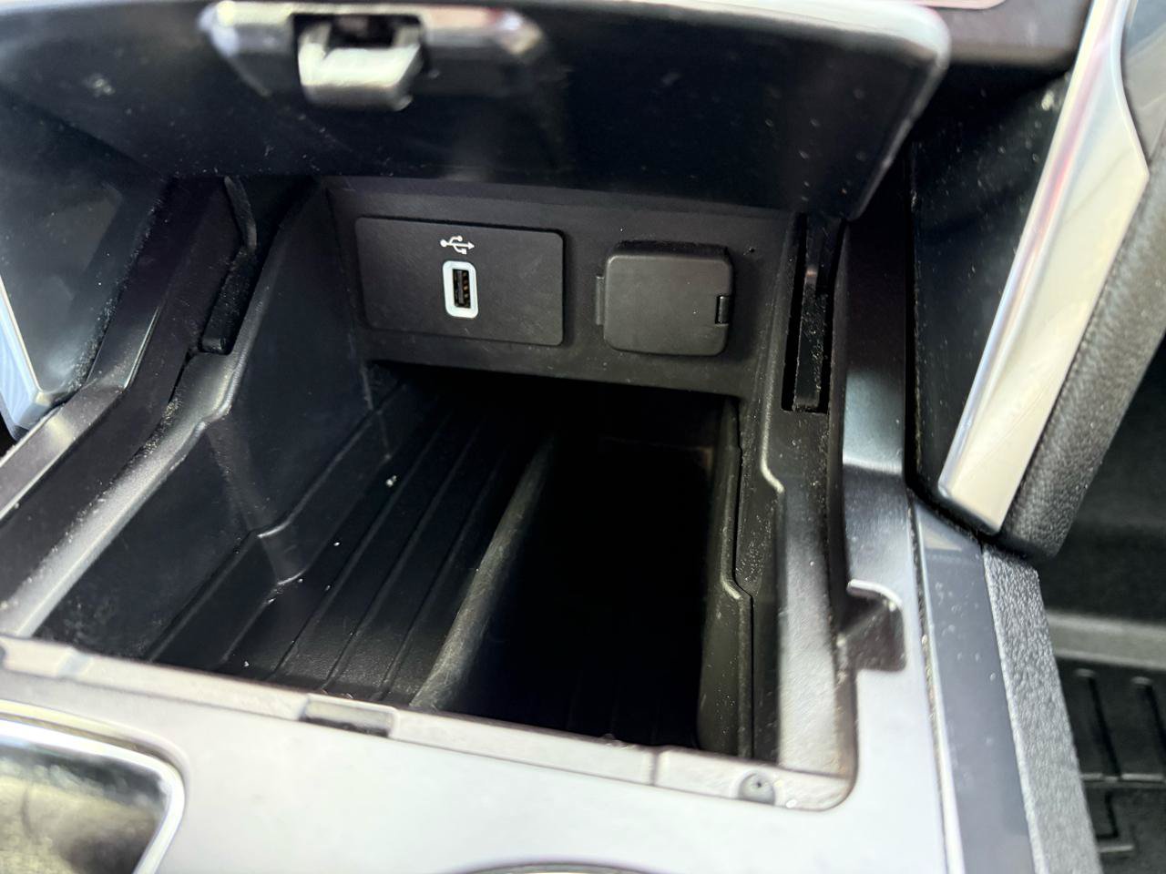 Used 2018 Ford Explorer Limited w/ Equipment Group 301A AWD/4WD image 38