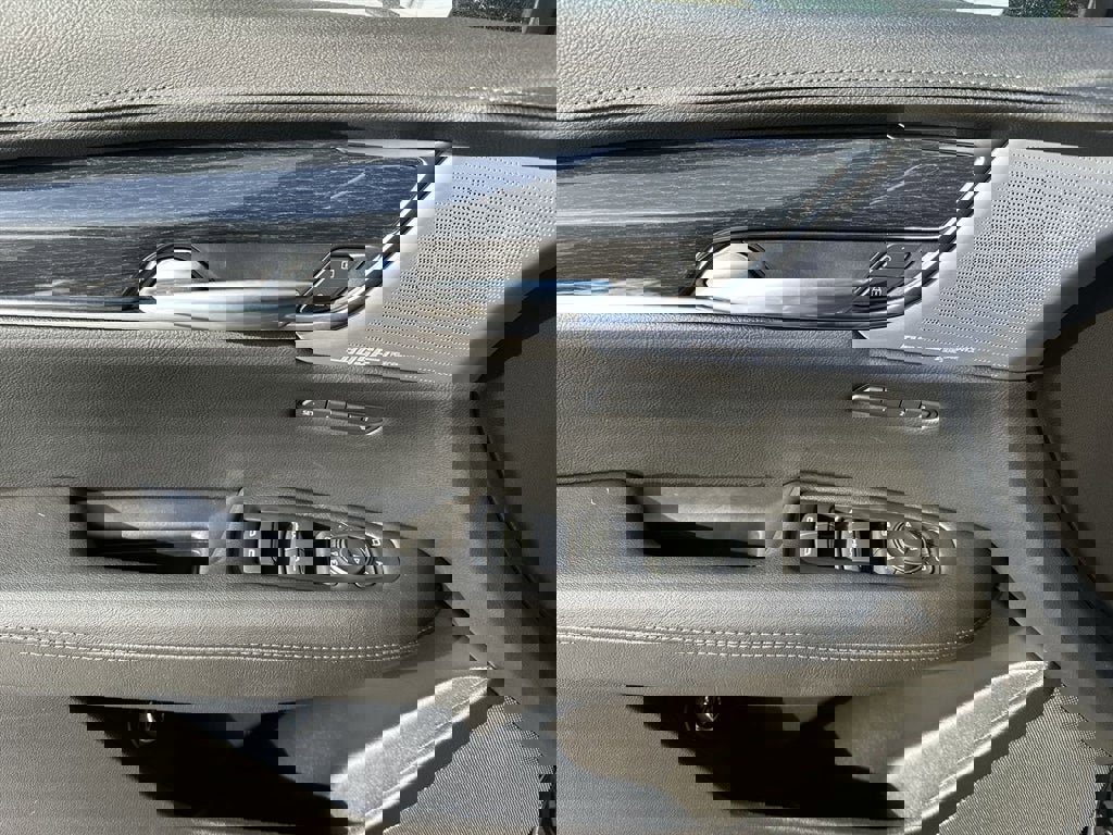 Certified 2024 Cadillac XT5 Premium Luxury w/ LPO, Floor Liner Package image 13