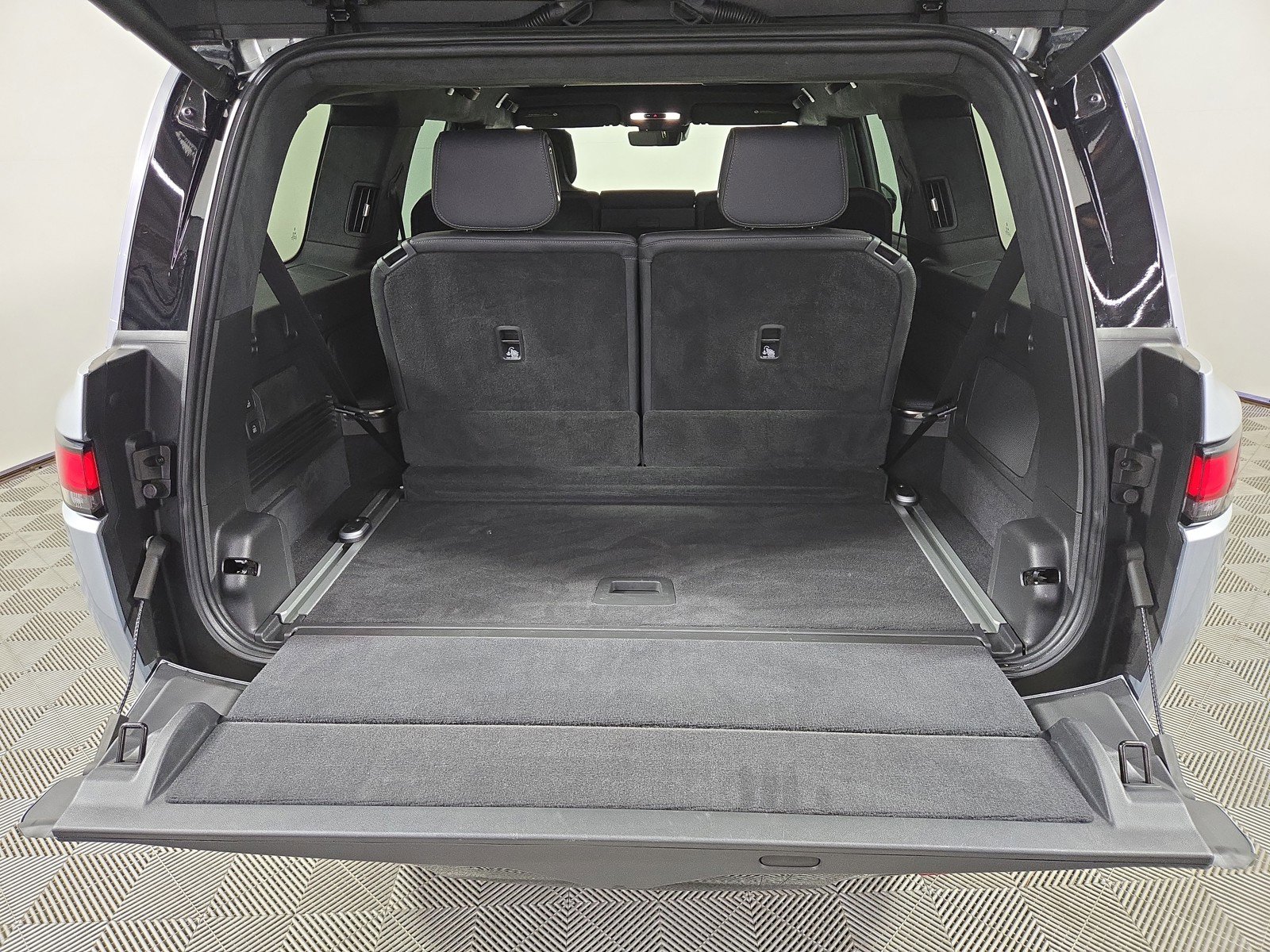 Used 2024 Rivian R1S Adventure AWD/4WD image 15