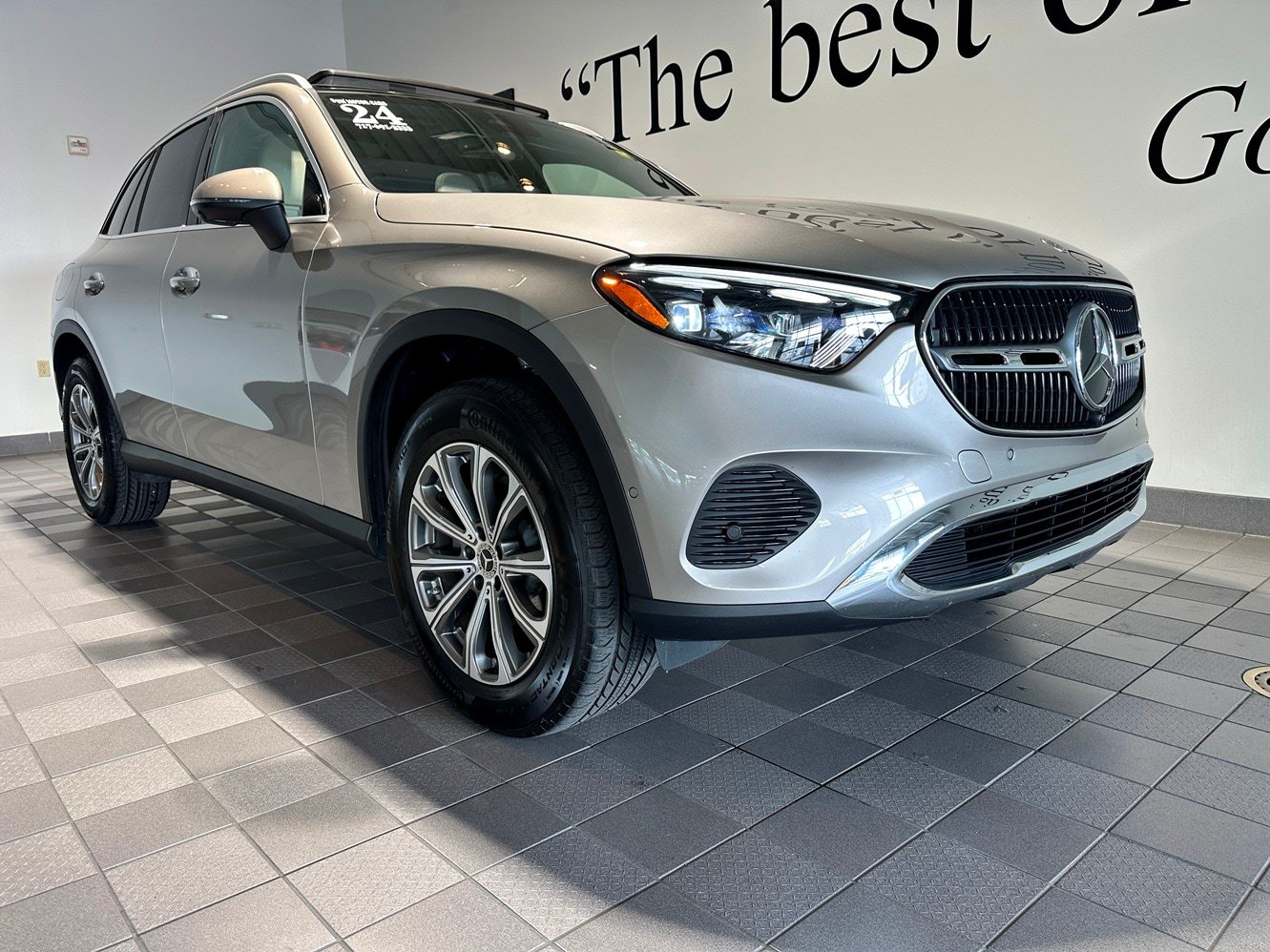 Used 2024 Mercedes-Benz GLC 300 4MATIC image 1