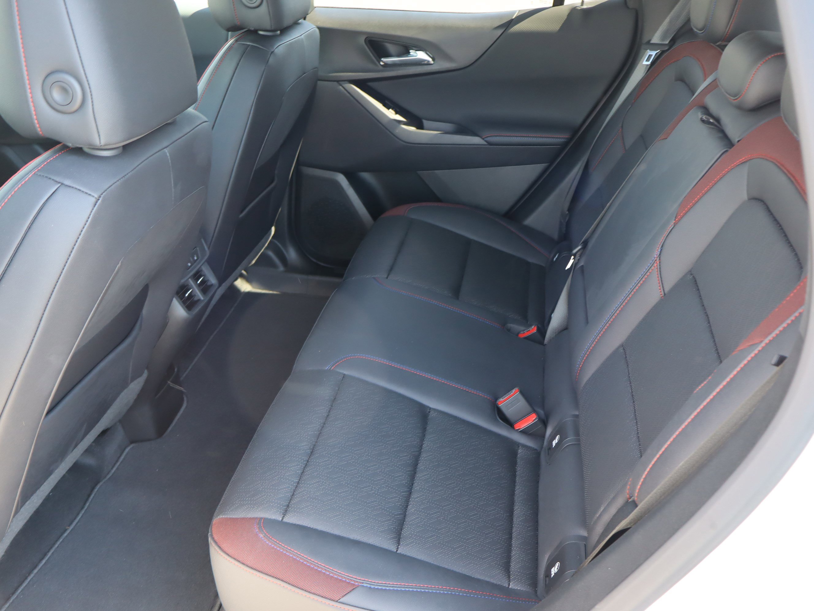 Used 2025 Chevrolet Equinox RS w/ Safety and Technology Package image 32