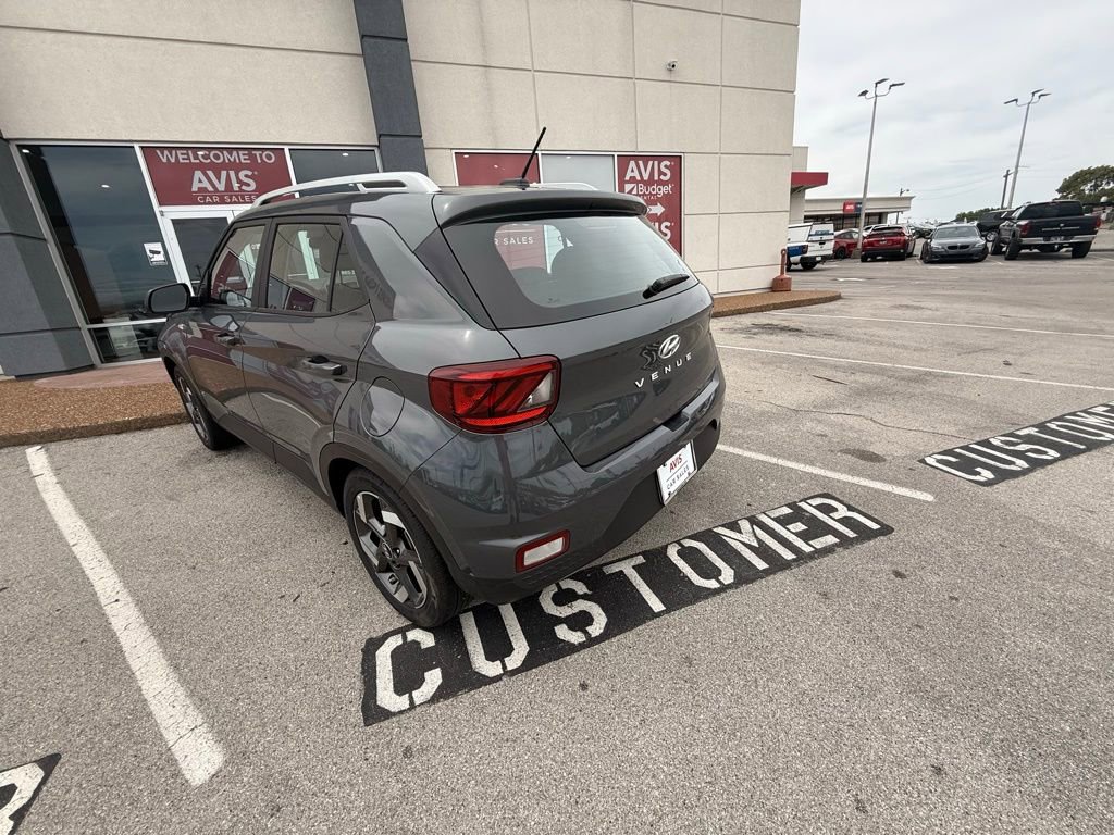 Used 2025 Hyundai Venue SEL FWD image 5