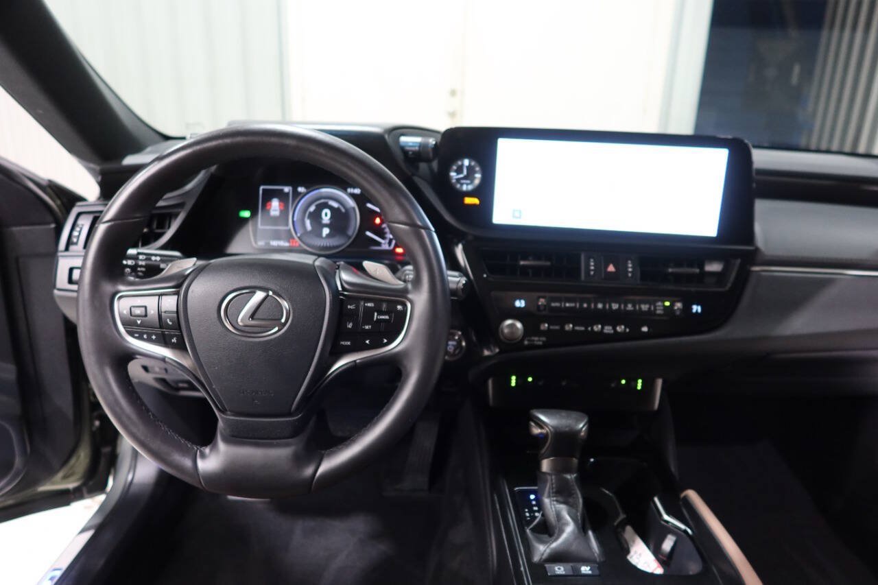 Used 2025 Lexus ES 300h w/ Premium Package FWD image 19