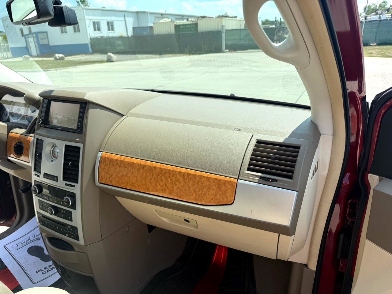 Used 2009 Chrysler Town & Country Limited w/ Entertainment Group #3 image 27