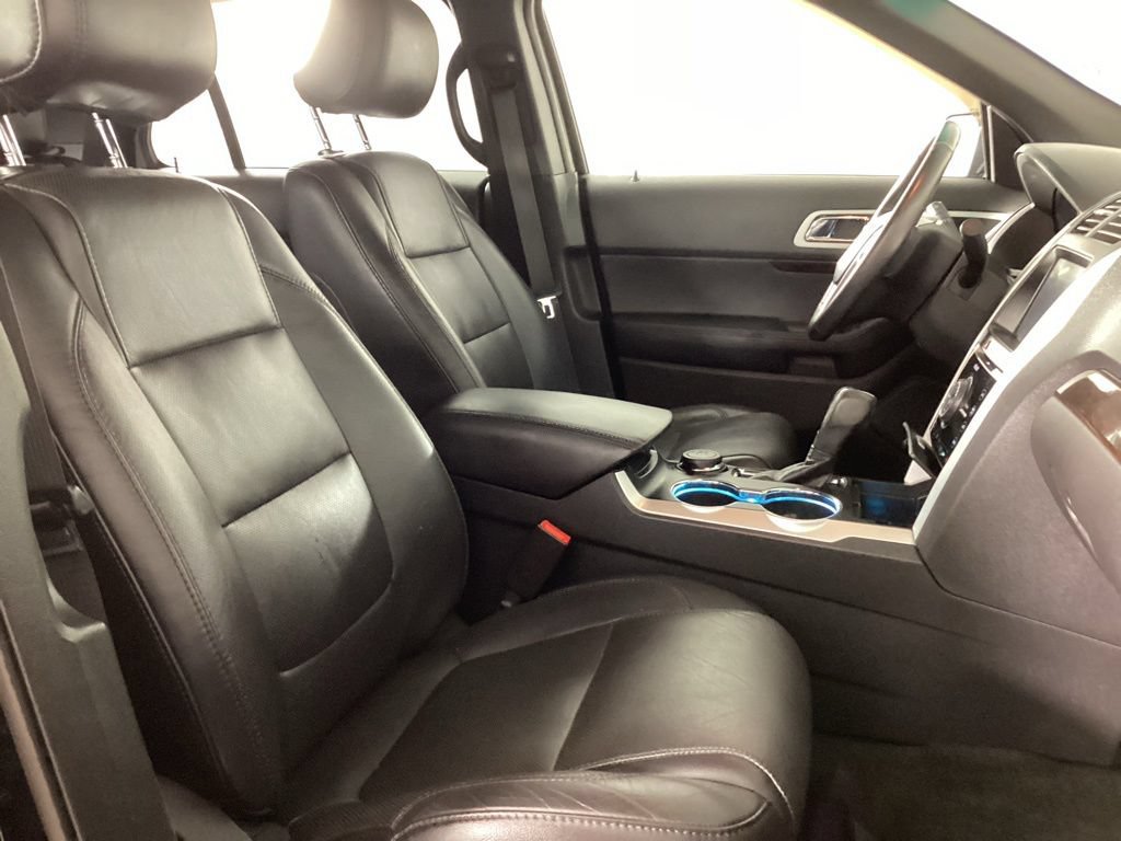 Used 2015 Ford Explorer Limited w/ Equipment Group 302A AWD/4WD image 21