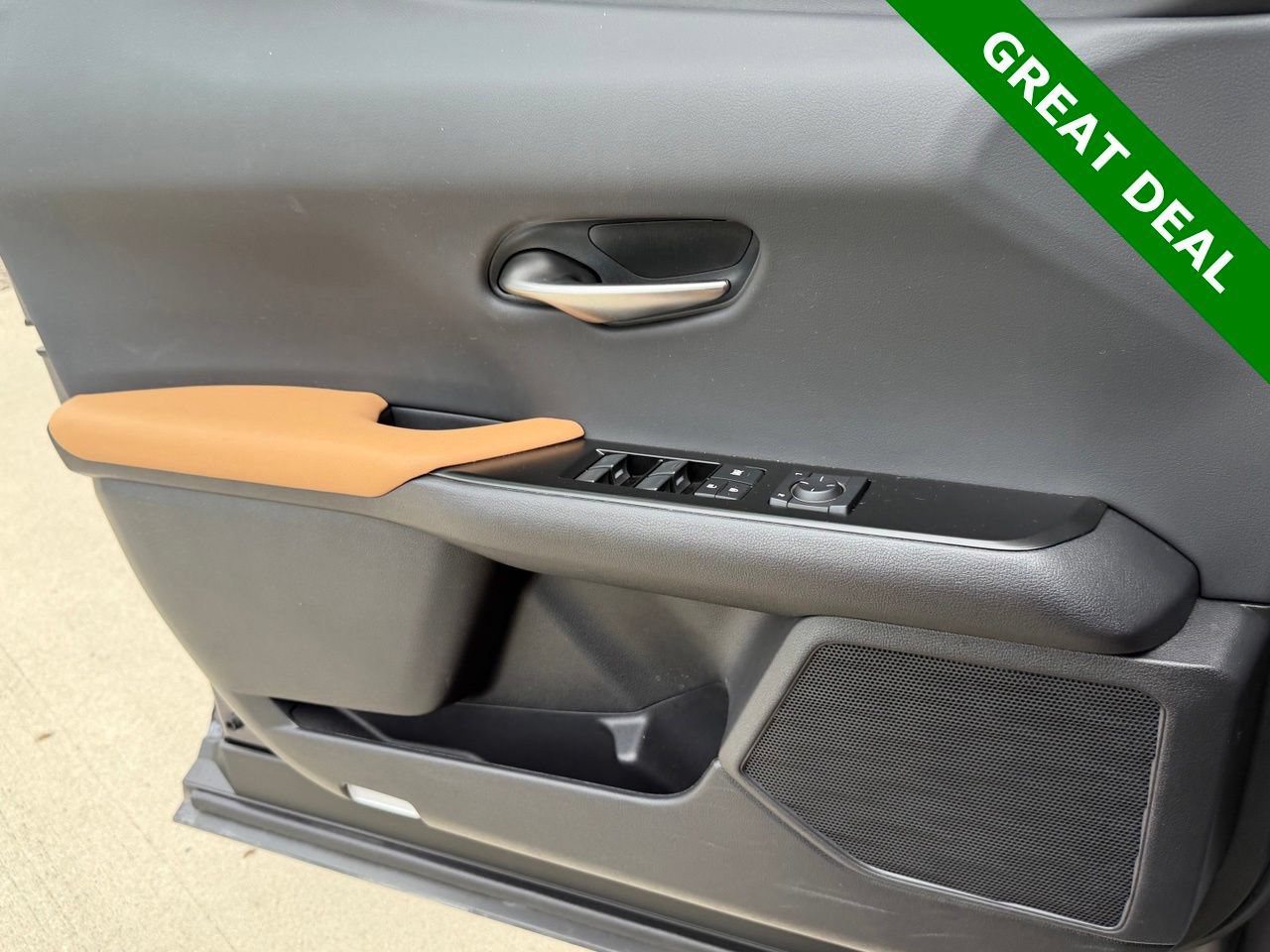 Used 2024 Lexus UX 250h FWD w/ Premium Package image 30
