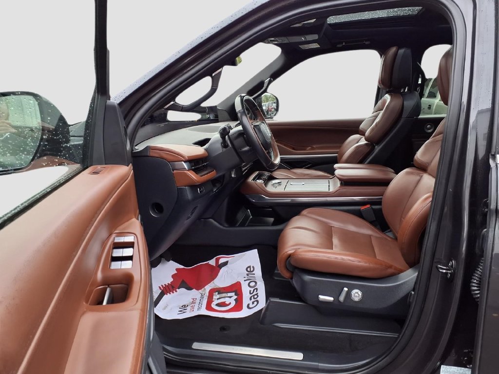 Used 2025 Lincoln Navigator Reserve AWD/4WD image 27