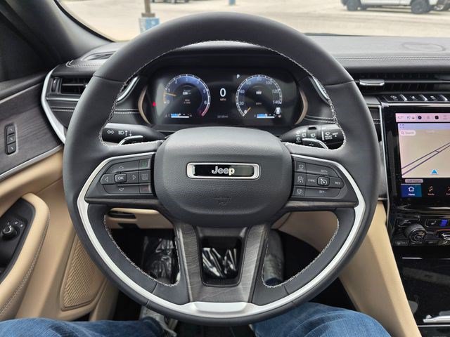 Certified 2023 Jeep Grand Cherokee Limited w/ Luxury Tech Group II AWD/4WD image 25