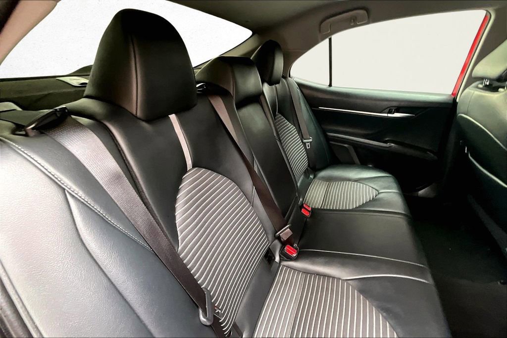 Used 2021 Toyota Camry SE image 25
