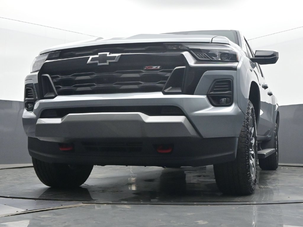 Used 2025 Chevrolet Colorado Z71 w/ Technology Package AWD/4WD image 49