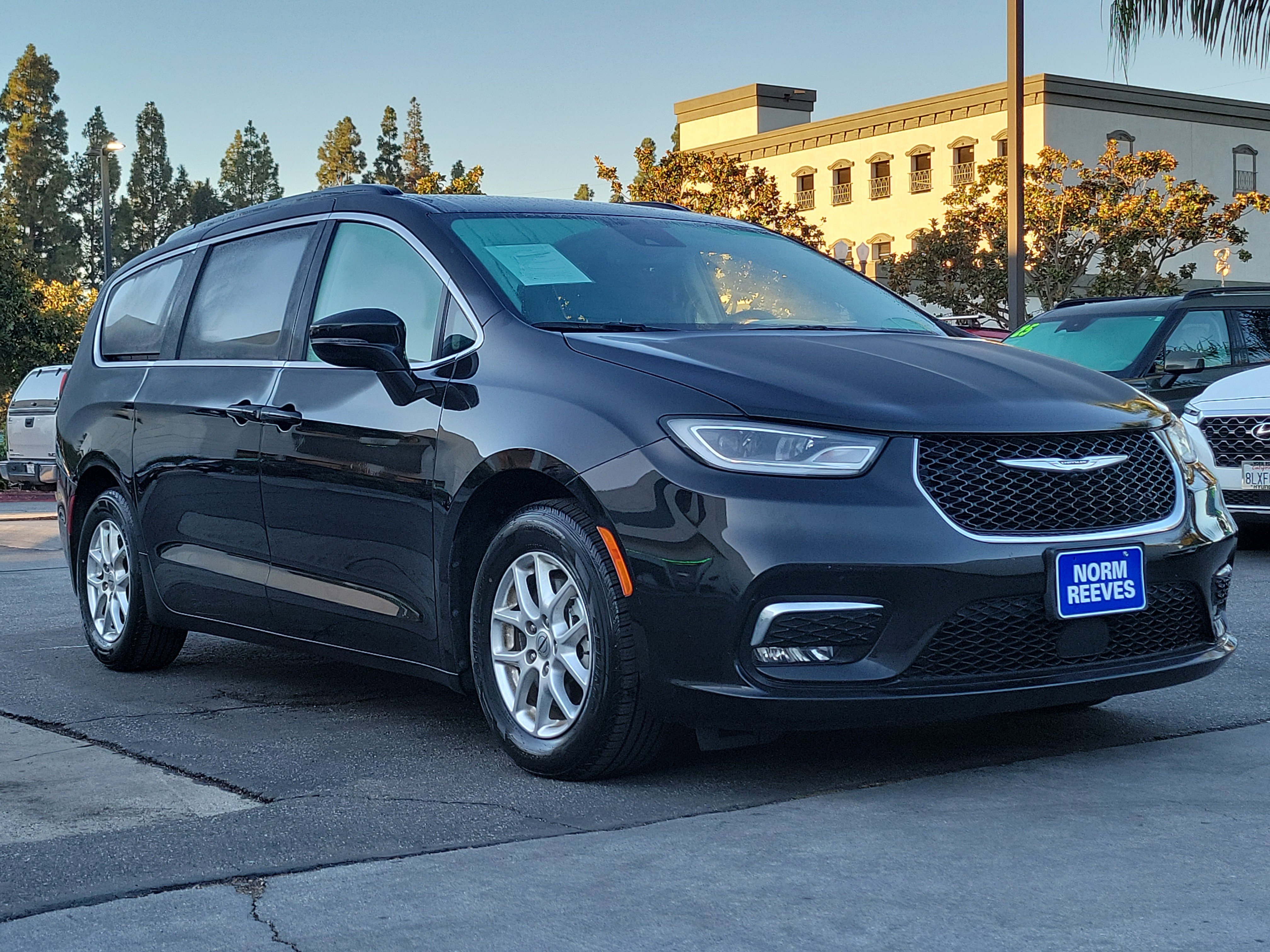 Used 2022 Chrysler Pacifica Touring-L image 26