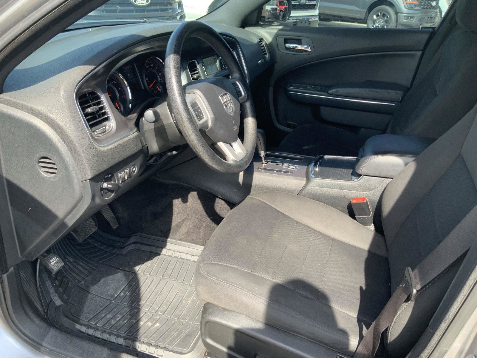 Used 2014 Dodge Charger SE RWD image 17