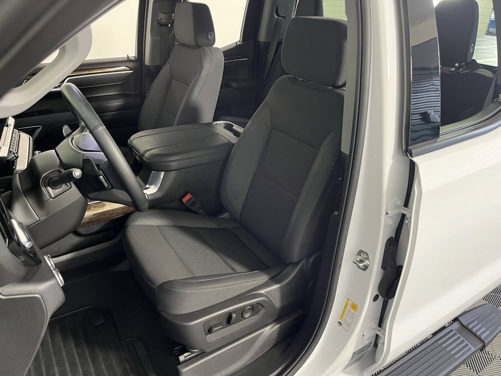 Used 2025 GMC Sierra 1500 Elevation image 17