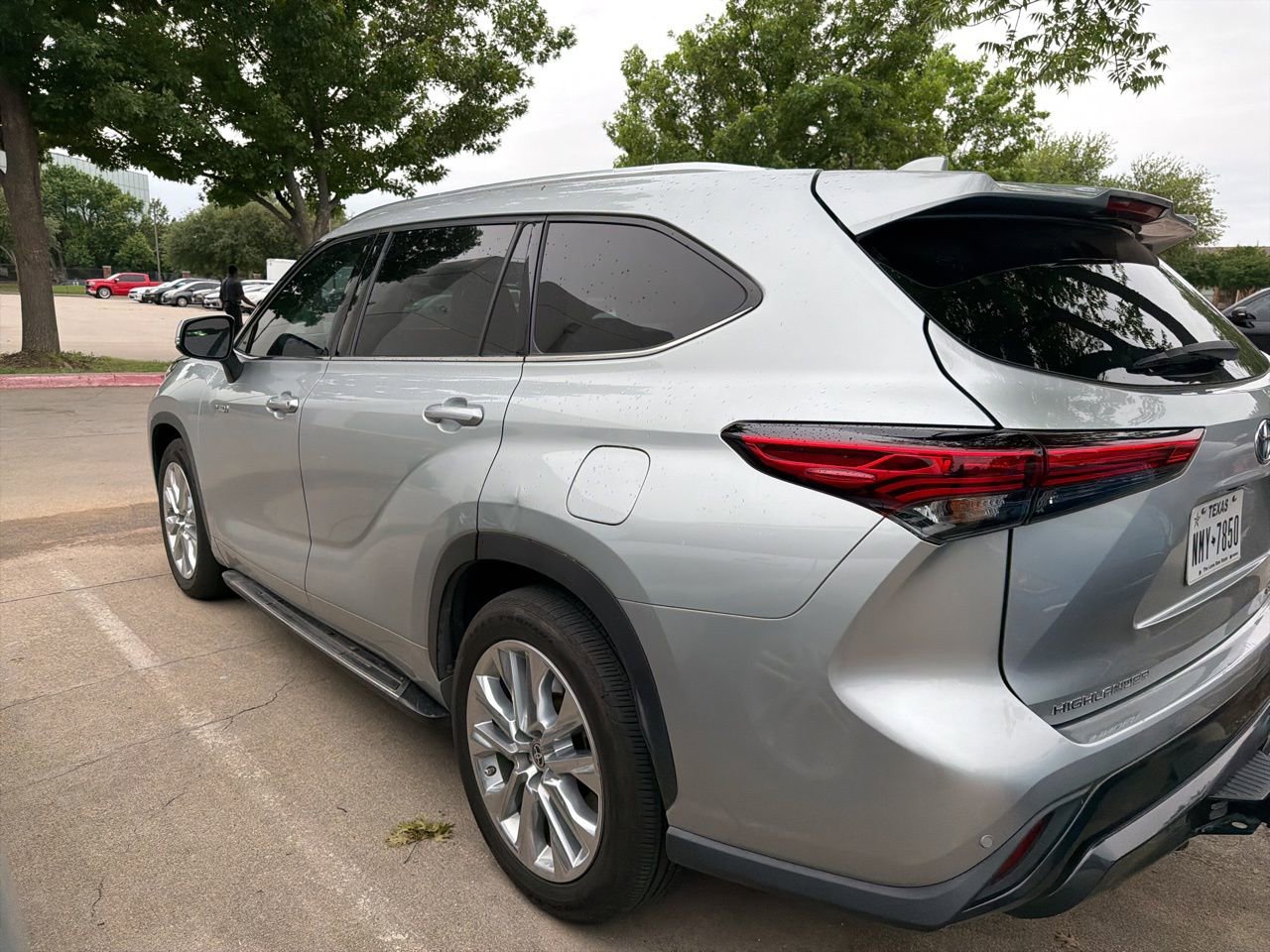 Used 2020 Toyota Highlander Limited FWD image 6