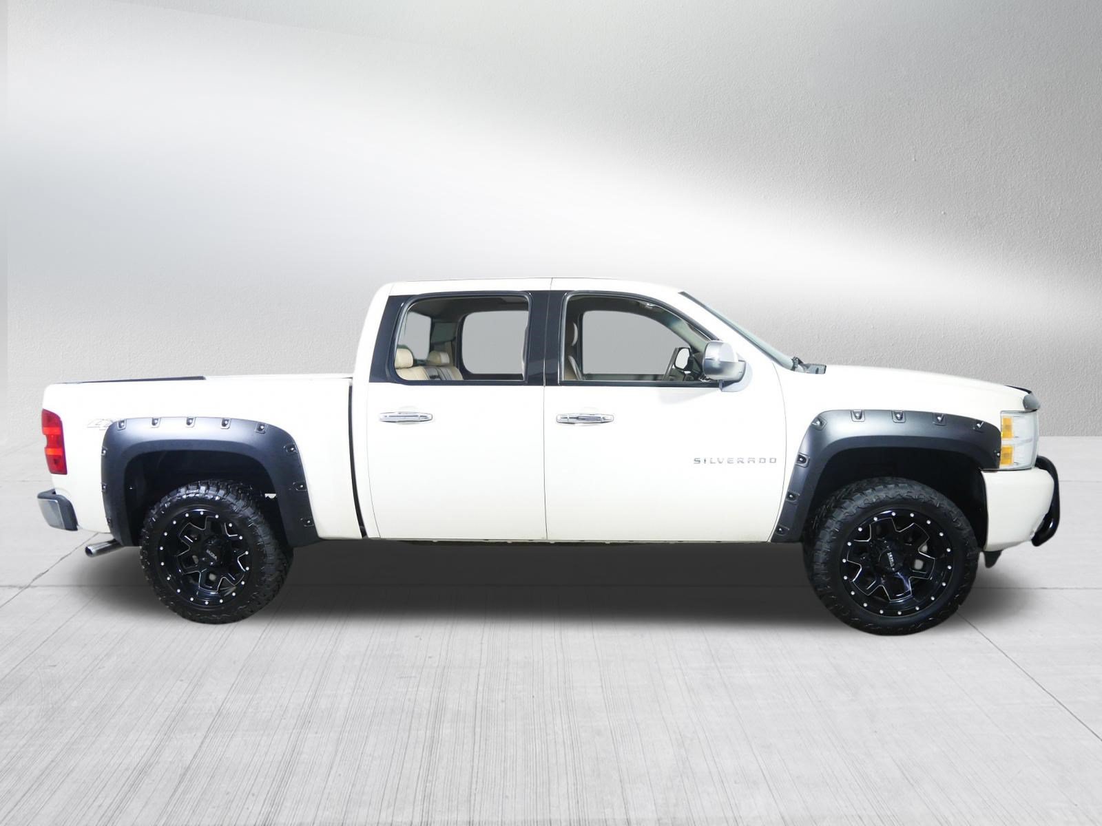 Used 2013 Chevrolet Silverado 1500 LTZ w/ LTZ White Diamond Edition AWD/4WD image 8