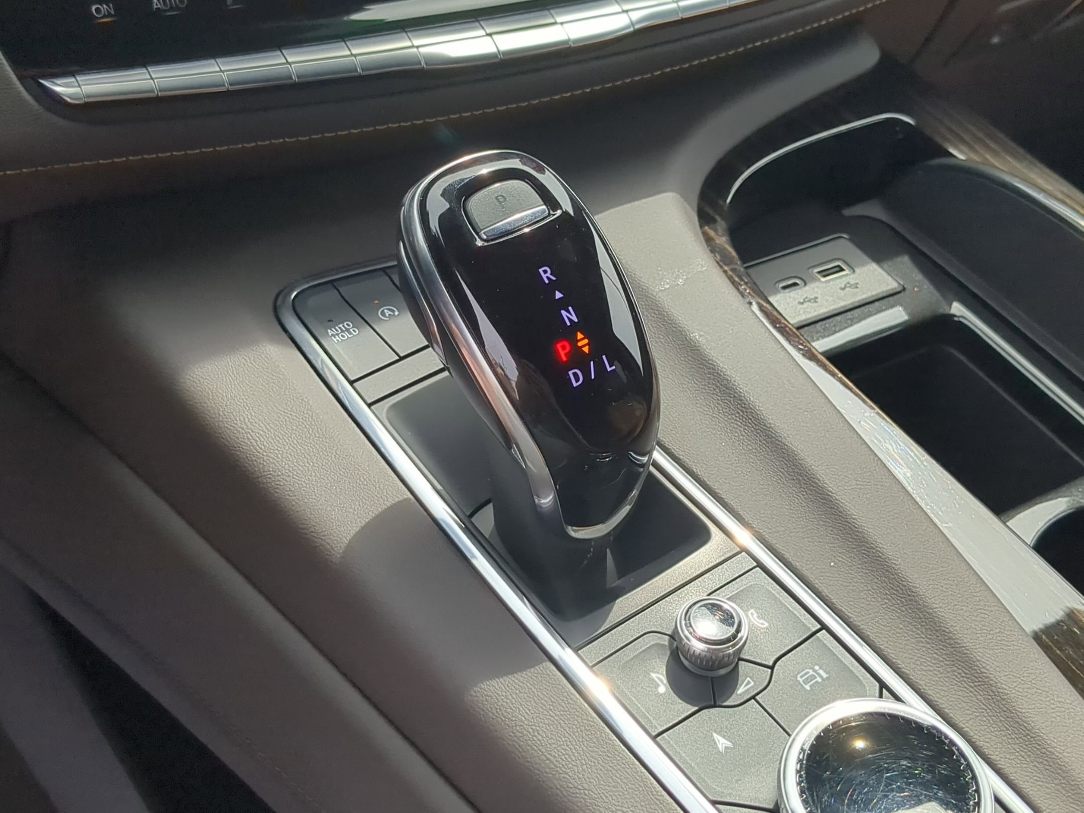 Certified 2022 Cadillac Escalade Premium Luxury w/ Performance Package AWD/4WD image 15