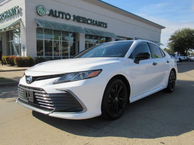 Used 2022 Toyota Camry LE image 1