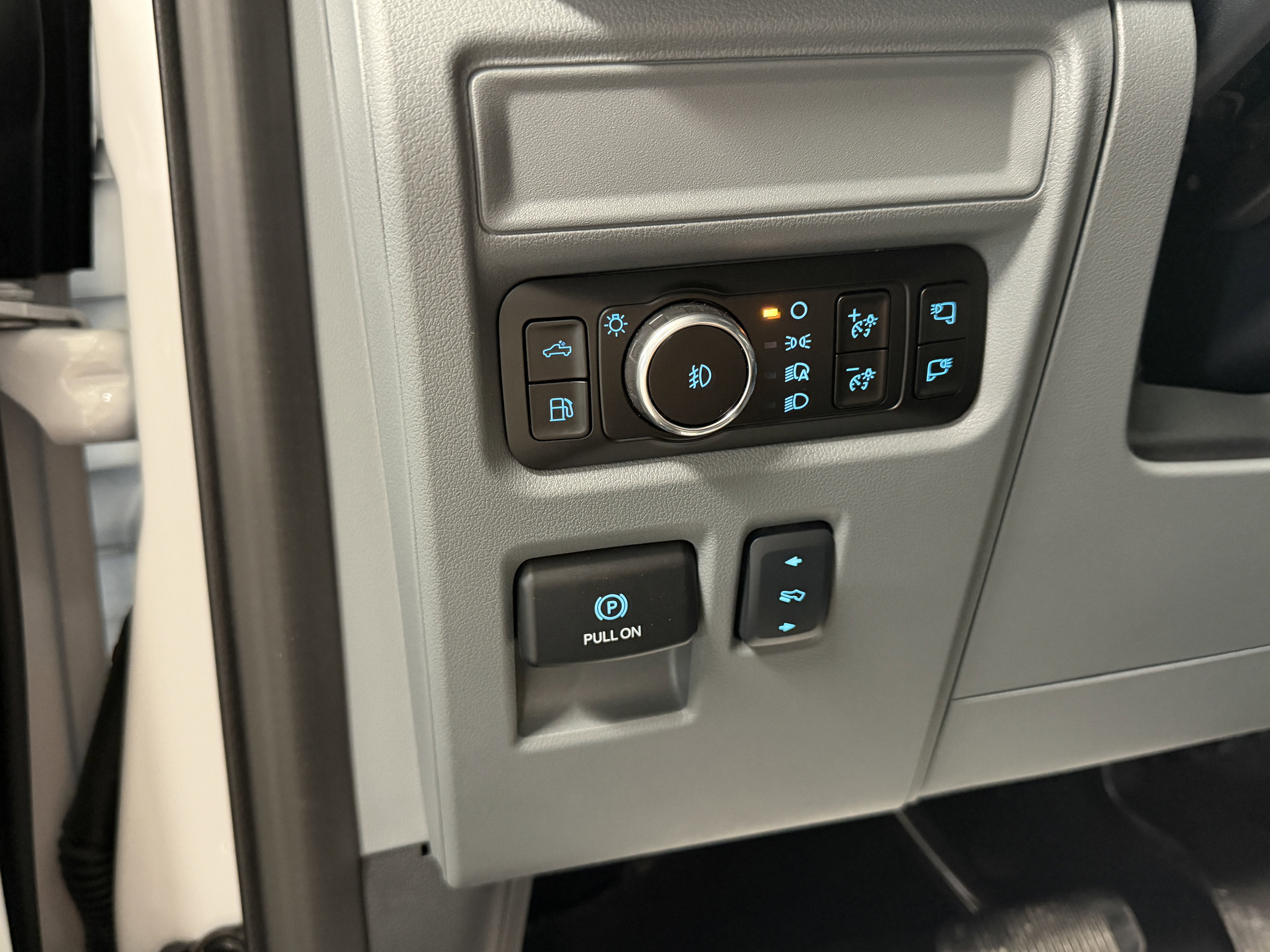 Used 2025 Ford F150 Lariat w/ Equipment Group 501A Mid image 20