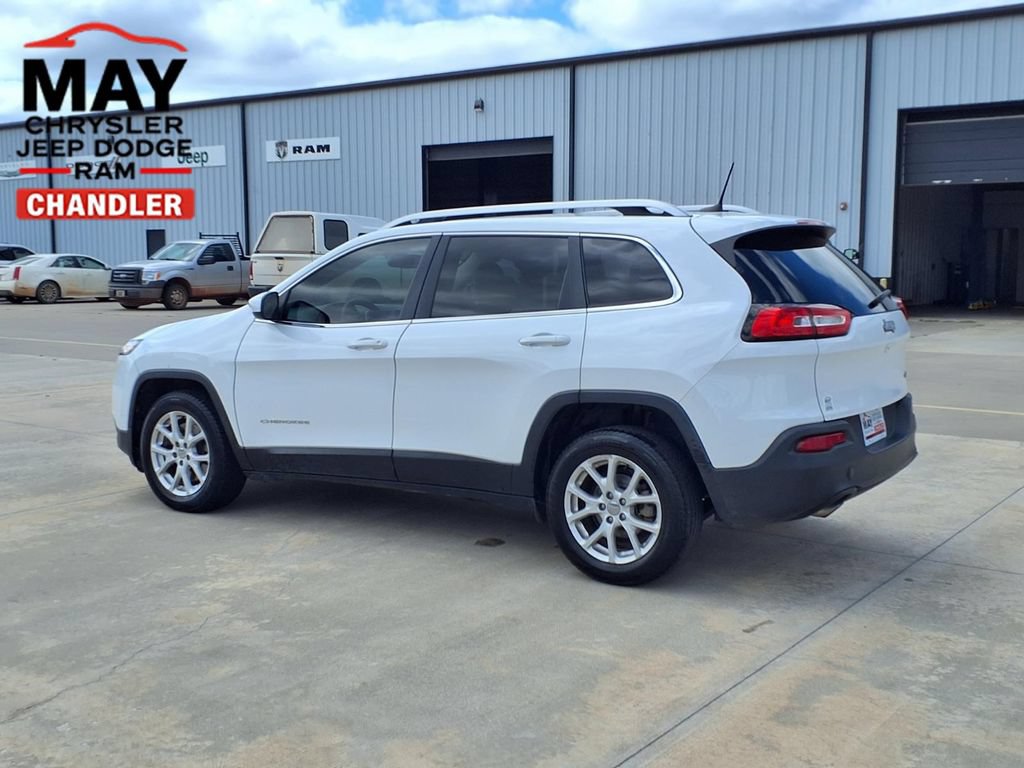 Used 2018 Jeep Cherokee Latitude FWD image 3