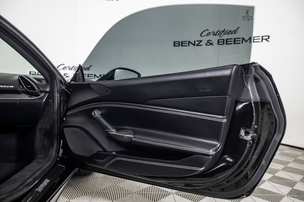 Used 2017 Ferrari 488 GTB RWD image 31