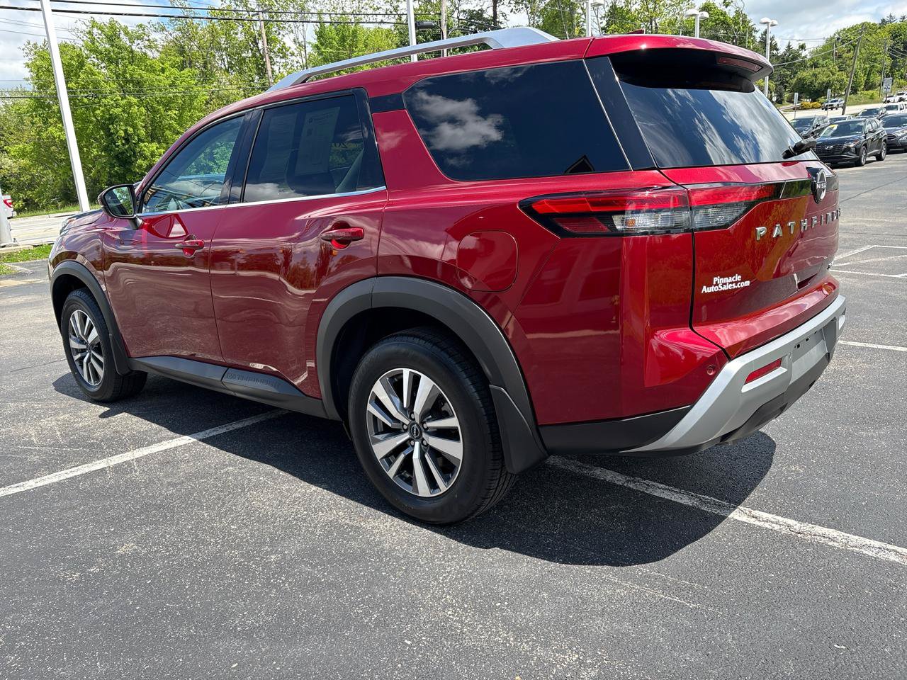 Used 2022 Nissan Pathfinder SL AWD/4WD image 8