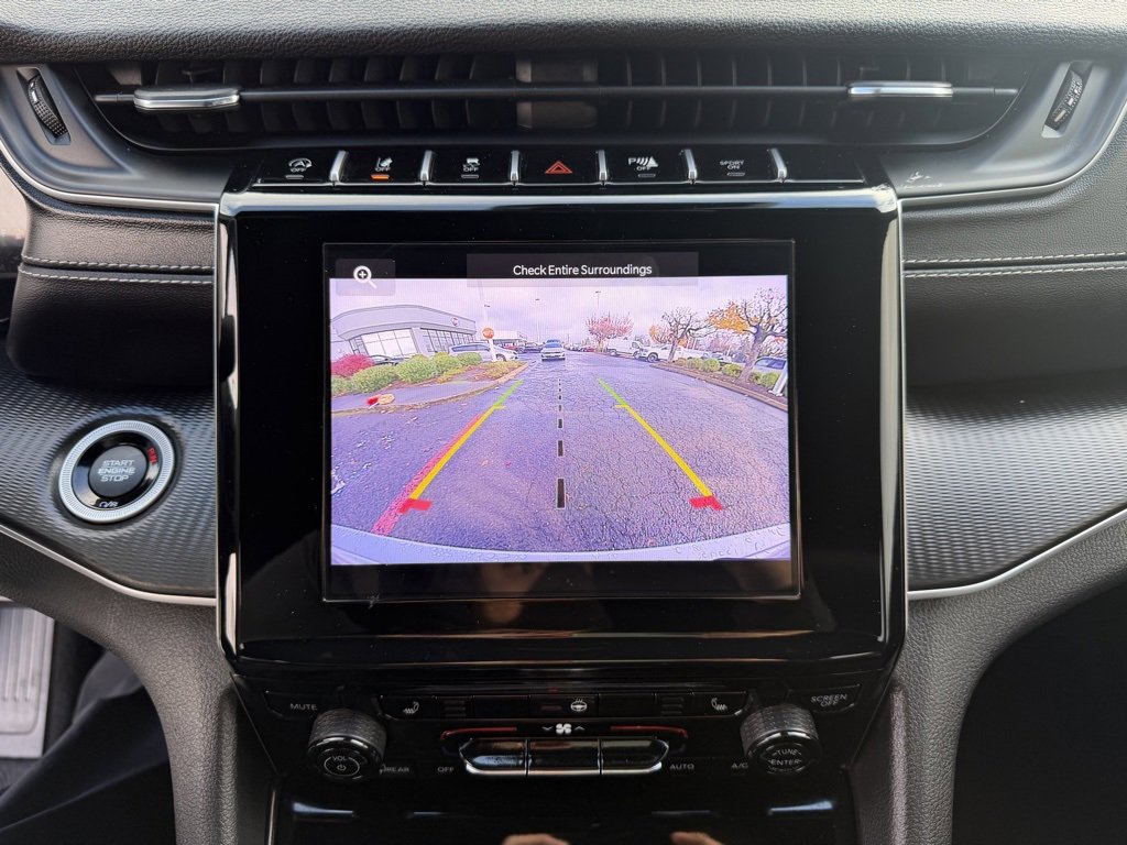 Used 2023 Jeep Grand Cherokee Altitude image 21