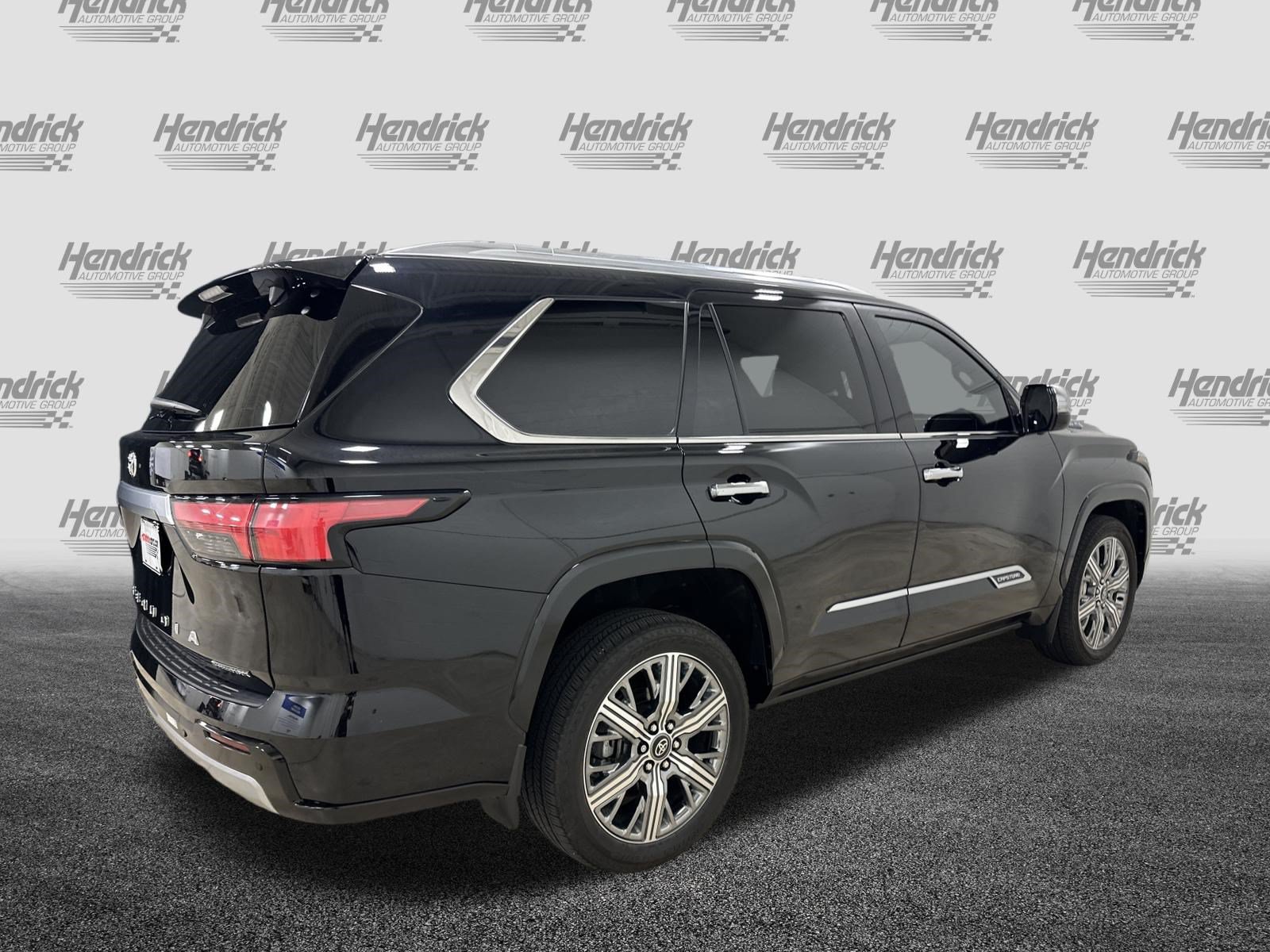Used 2025 Toyota Sequoia Capstone AWD/4WD image 10
