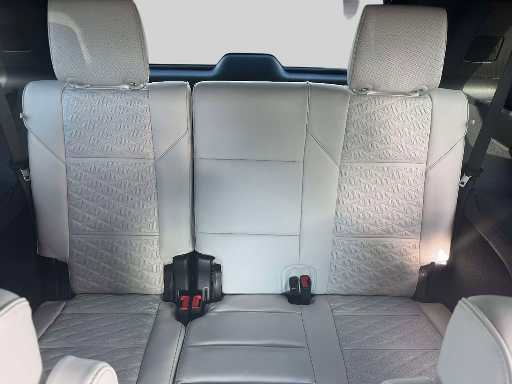Used 2025 Cadillac Escalade Sport Platinum w/ LPO, ONYX Package AWD/4WD image 12