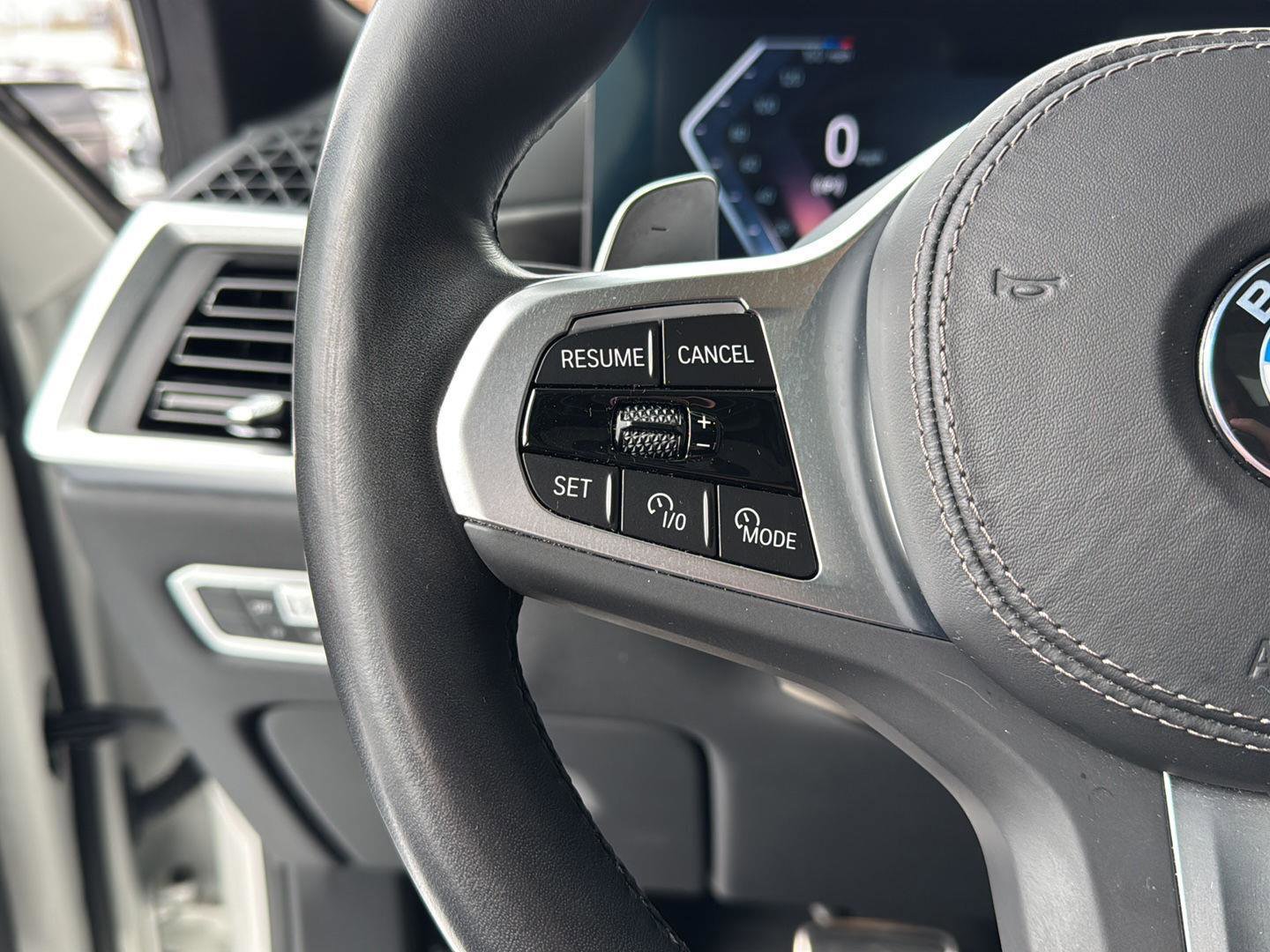 Used 2023 BMW X7 xDrive40i w/ Executive Package image 19