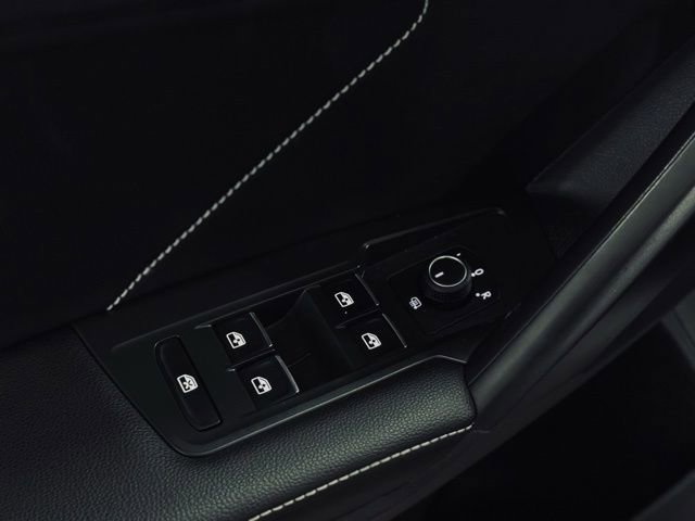 Used 2024 Volkswagen Tiguan SE image 12