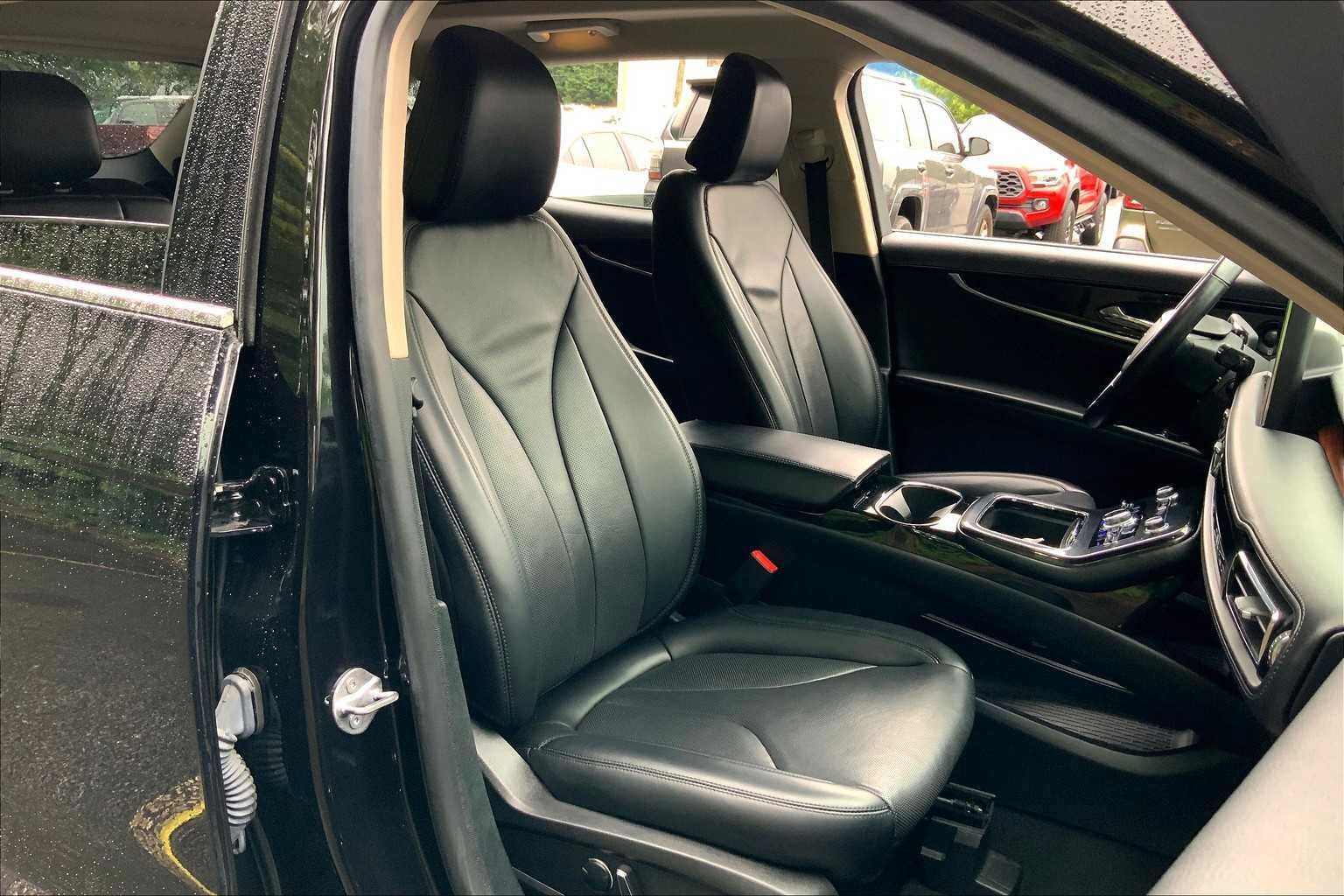 Used 2023 Lincoln Nautilus Reserve w/ Equipment Group 201A image 9